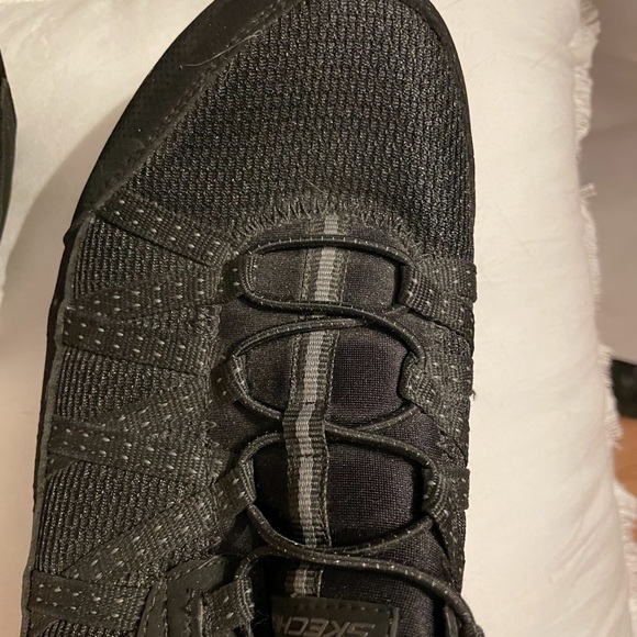 SKECHERS Air-Cooled Memory Foam size 10 - Picture 5 of 7